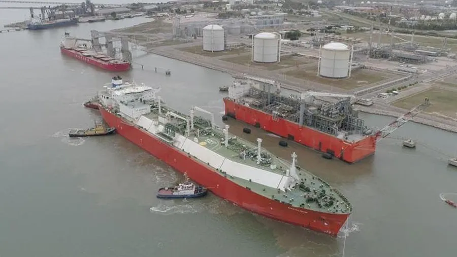 La semana pasada zarpó la primera venta de gas licuado hecha por YPF, con rumbo a Salvador de Bahía (Crédito YPF). La semana pasada zarpó la primera venta de gas licuado hecha por YPF, con rumbo a Salvador de Bahía (Crédito YPF).