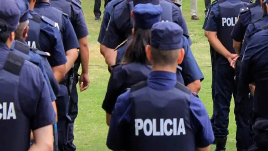 Detuvieron a ocho policías bonaerenses por abusos sexuales en una comisaría Detuvieron a ocho policías bonaerenses por abusos sexuales en una comisaría