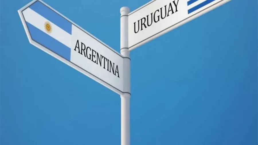 La disparidad cambiara entre Argentina y Uruguay refleja la desvalorización del peso argentino y los altos costos que implica viajar al exterior. La disparidad cambiara entre Argentina y Uruguay refleja la desvalorización del peso argentino y los altos costos que implica viajar al exterior.