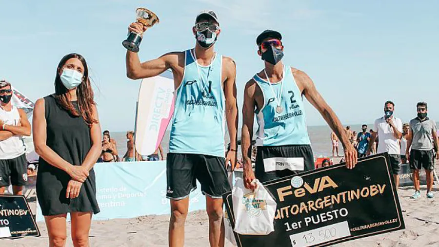 Azaad y Capogrosso Beach Volley: el entrerriano Julián Azaad festejó en la apertura del Circuito Argentino