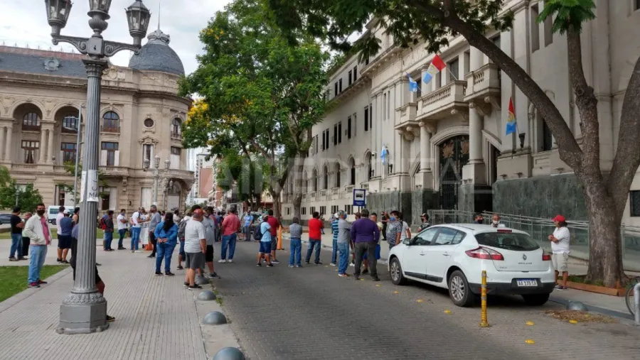 protesta pescadores Tribunales de Santa Fe protesta pescadores Tribunales de Santa Fe
