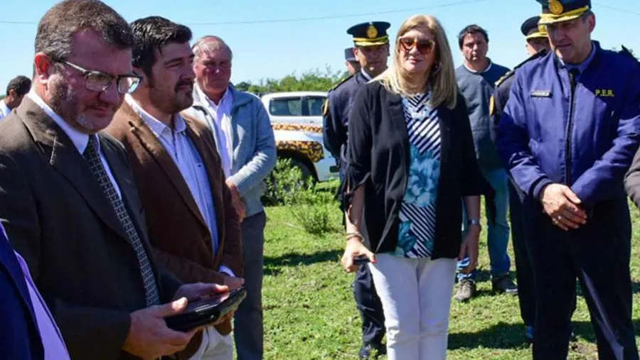 La ministra de Gobierno se interesó en el protocolo que se aplica en Colonia Elía para controlar las fumigaciones con agrotóxicos. La experiencia podría replicarse en toda la provincia. La ministra de Gobierno se interesó en el protocolo que se aplica en Colonia Elía para controlar las fumigaciones con agrotóxicos. La experiencia podría replicarse en toda la provincia.
