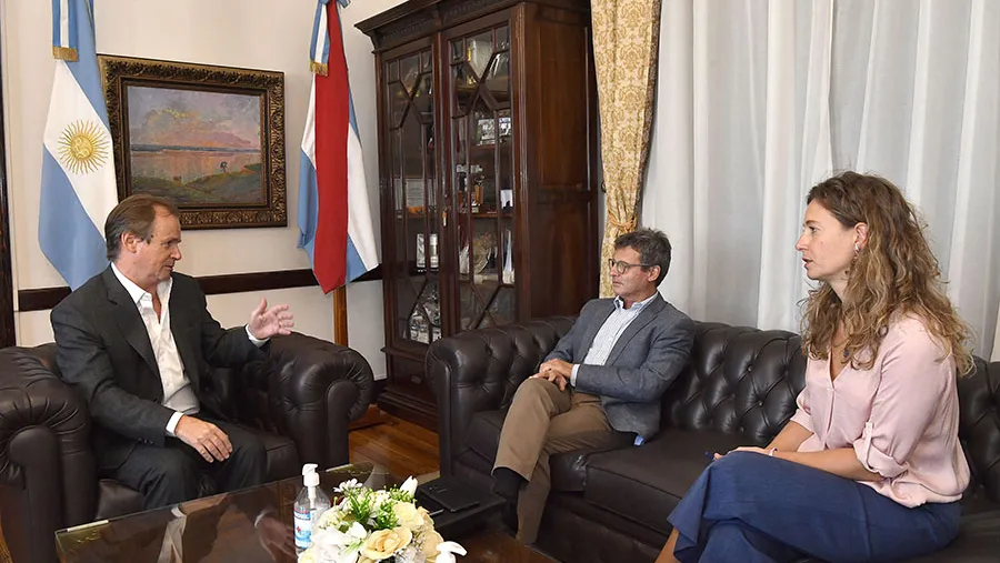 Gustavo Bordet junto al ministro de Planeamiento, Marcelo Richard; y la secretaria de Energía, Silvina Guerra, analizaron la reactivación de la obra pública en la provincia, tras haber sido exceptuada de la cuarentena por el Gobierno Nacional. Gustavo Bordet junto al ministro de Planeamiento, Marcelo Richard; y la secretaria de Energía, Silvina Guerra, analizaron la reactivación de la obra pública en la provincia, tras haber sido exceptuada de la cuarentena por el Gobierno Nacional.