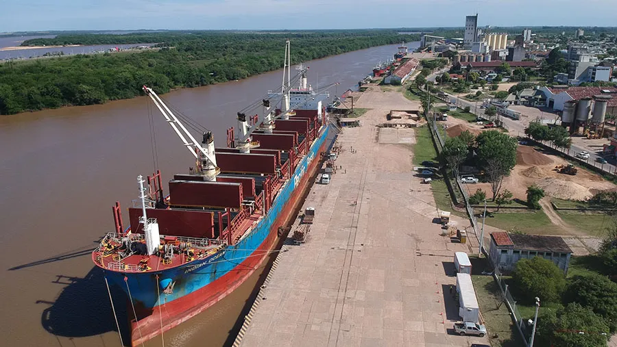 El viernes ingresó el buque Indian Ocean al puerto de Concepción del Uruguay para embarcar madera con destino de exportación. El viernes ingresó el buque Indian Ocean al puerto de Concepción del Uruguay para embarcar madera con destino de exportación.