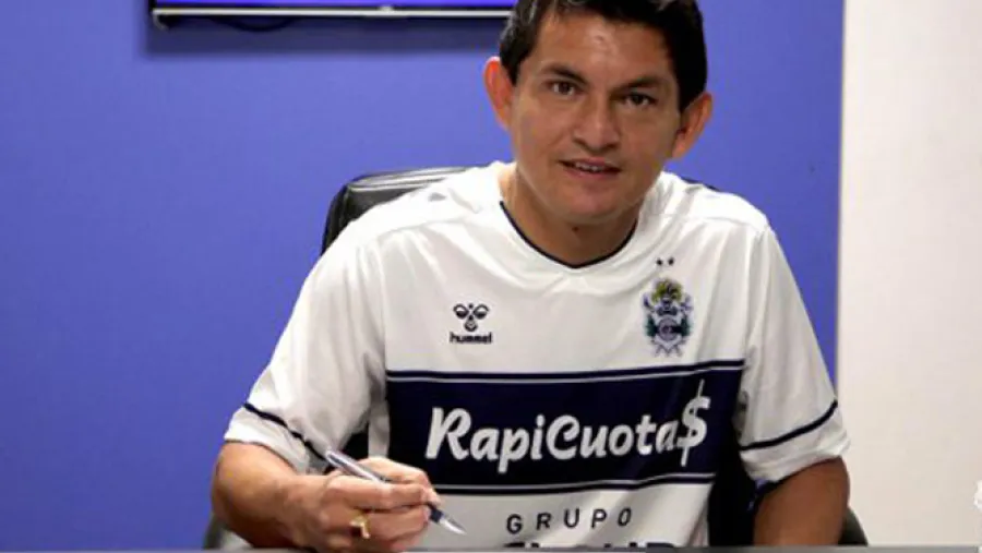 Fútbol: el “Pulga” Rodríguez firmó con Gimnasia La Plata Fútbol: el “Pulga” Rodríguez firmó con Gimnasia La Plata