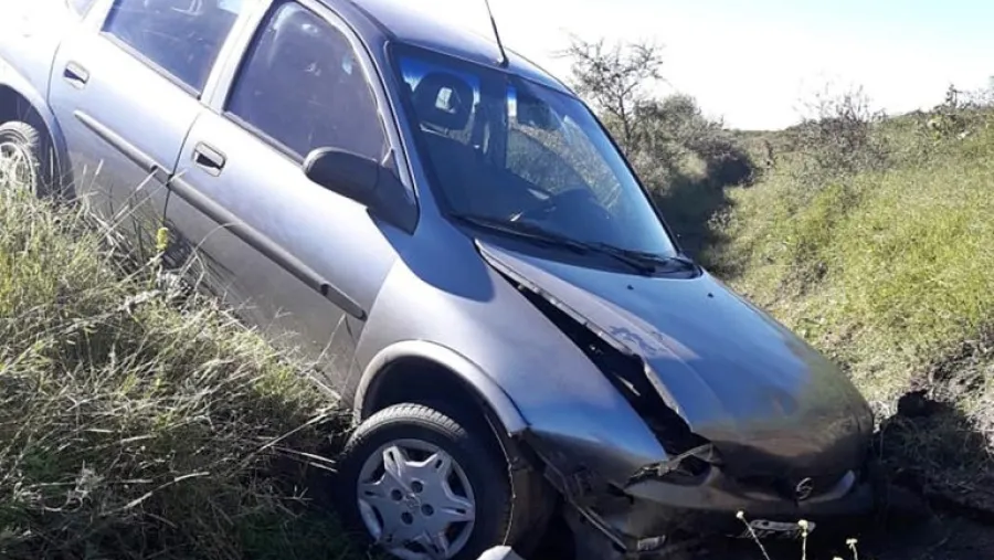 Un auto despistó en ruta 5 y la conductora terminó con graves lesiones Un auto despistó en ruta 5 y la conductora terminó con graves lesiones