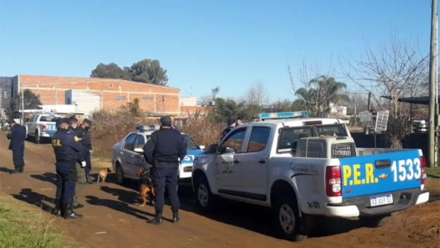Con un perro especializado en rastros buscan a una adolescente en Colón. Con un perro especializado en rastros buscan a una adolescente en Colón.