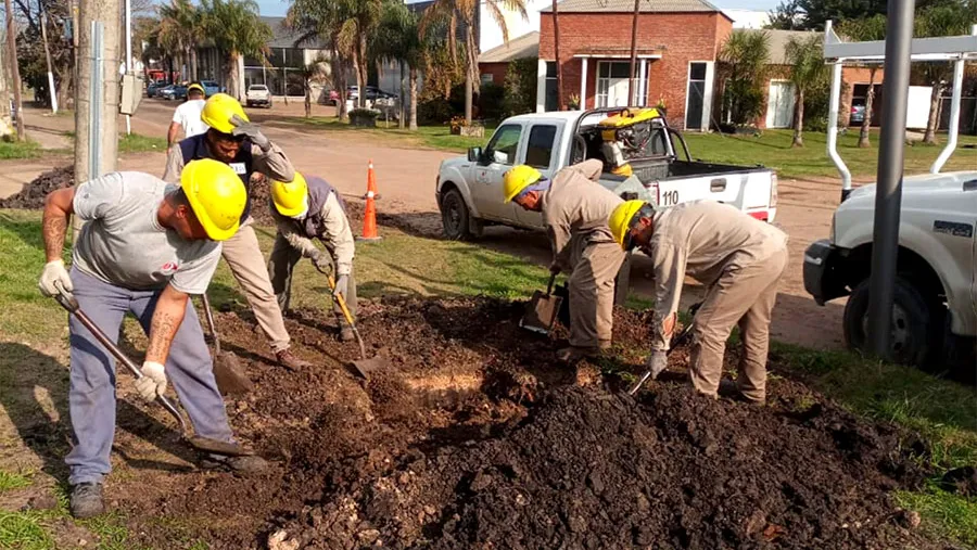 Se habilitó en Urdinarrain una primera etapa de la red de gas natural y los vecinos ya puedan conectarse al servicio. Con esta obra se benefició a 418 familias. Se habilitó en Urdinarrain una primera etapa de la red de gas natural y los vecinos ya puedan conectarse al servicio. Con esta obra se benefició a 418 familias.