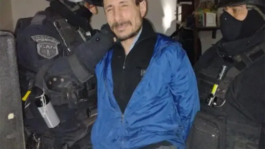 Martín Alejandro “Rengo” Cartelli, cayó preso en una pensión de la ciudad de Ramallo, a 100 kilómetros de Rosario. De la fuga de Piñero, sólo queda prófugo Javier “Morocho” Mansilla. Martín Alejandro “Rengo” Cartelli, cayó preso en una pensión de la ciudad de Ramallo, a 100 kilómetros de Rosario. De la fuga de Piñero, sólo queda prófugo Javier “Morocho” Mansilla.
