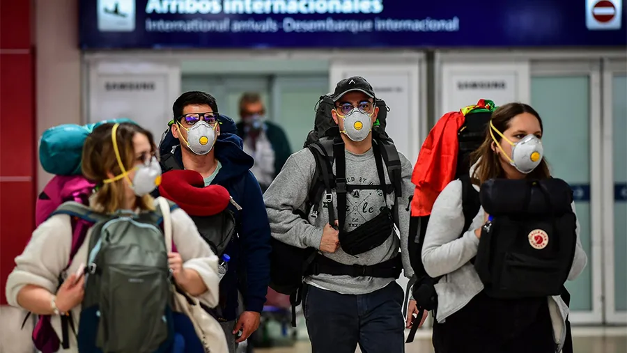 Las restricciones abarcan a todo el país y permitieron una reducción en los contagios. Las restricciones abarcan a todo el país y permitieron una reducción en los contagios.