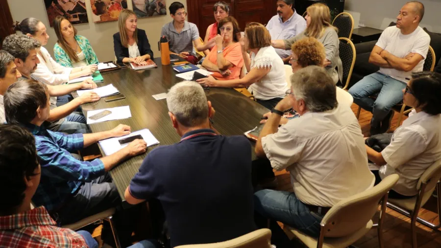 Zoff dialogó con vecinalistas sobre la reforma a la ordenanza de Comisiones Vecinales Zoff dialogó con vecinalistas sobre la reforma a la ordenanza de Comisiones Vecinales