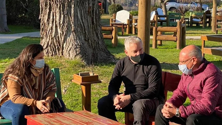 El referente de Gualeguaychú del Frente Renovador, Enrique Ghiglione y la concejala Sofía Ghiglione mantuvieron un encuentro con Raúl Pérez, enviado por Sergio Massa. El referente de Gualeguaychú del Frente Renovador, Enrique Ghiglione y la concejala Sofía Ghiglione mantuvieron un encuentro con Raúl Pérez, enviado por Sergio Massa.