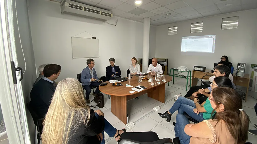 El encuentro en la sede de la UEP permitió analizar los avances vinculados con obras de saneamiento de aguas residuales. El encuentro en la sede de la UEP permitió analizar los avances vinculados con obras de saneamiento de aguas residuales.