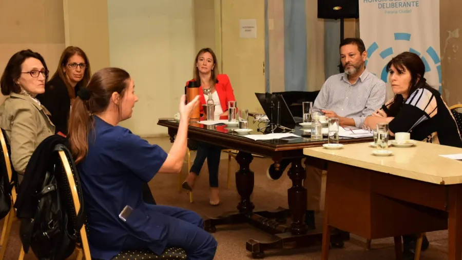 Zoff y ediles abordaron con funcionarios del municipio la problemática del dengue Zoff y ediles abordaron con funcionarios del municipio la problemática del dengue
