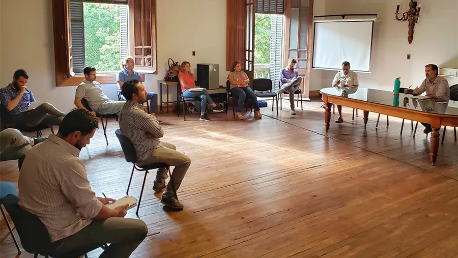 Durante este fin de semana el intendente de Gualeguaychú, Esteban Martín Piaggio encabezó una reunión con secretarios y sub secretarios del gabinete en la que abordaron diferentes aspectos de la emergencia sanitaria. Durante este fin de semana el intendente de Gualeguaychú, Esteban Martín Piaggio encabezó una reunión con secretarios y sub secretarios del gabinete en la que abordaron diferentes aspectos de la emergencia sanitaria.