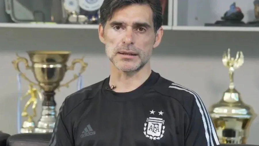 Ayala dijo que el retiro de Agüero “es muy fresco” para hablar de su futuro con Argentina Ayala dijo que el retiro de Agüero “es muy fresco” para hablar de su futuro con Argentina