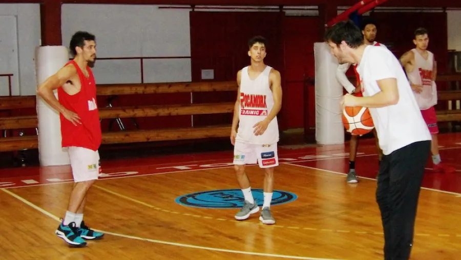 Básquet: Rocamora jugará este miércoles su cuarto amistoso rumbo a la Liga Argentina Básquet: Rocamora jugará este miércoles su cuarto amistoso rumbo a la Liga Argentina