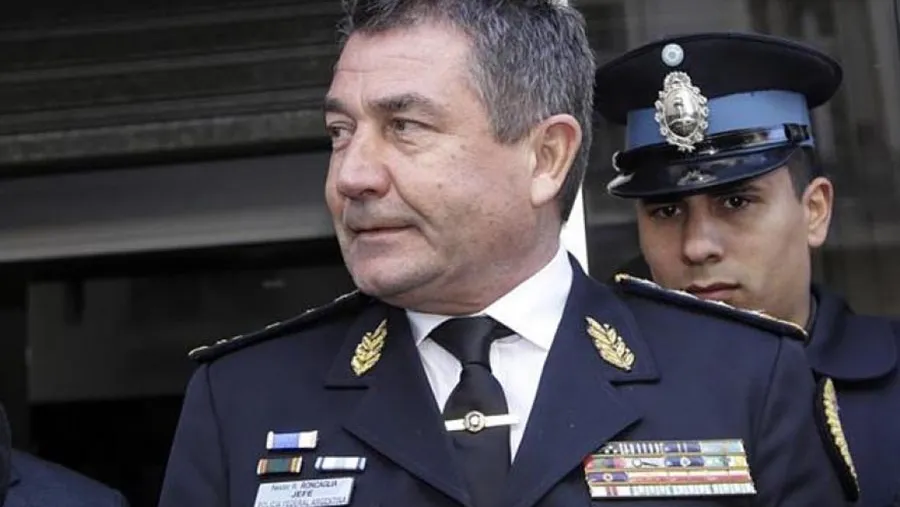 Roncaglia es actualmente el jefe de la Policía Federal Argentina. Roncaglia es actualmente el jefe de la Policía Federal Argentina.