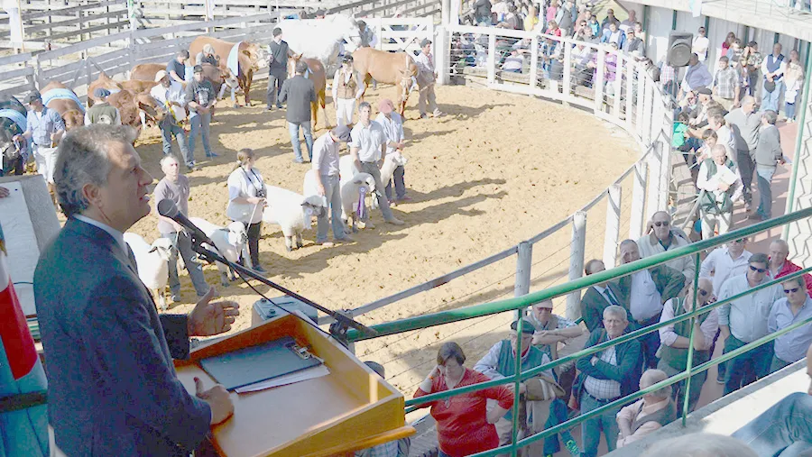 Hoy quedará formalmente inaugurada la Expo Rural de Gualeguaychú. Se espera la presencia del ministro de Agricultura, Ganadería y Pesca de la Nación Luis Miguel Etchevehere. Hoy quedará formalmente inaugurada la Expo Rural de Gualeguaychú. Se espera la presencia del ministro de Agricultura, Ganadería y Pesca de la Nación Luis Miguel Etchevehere.