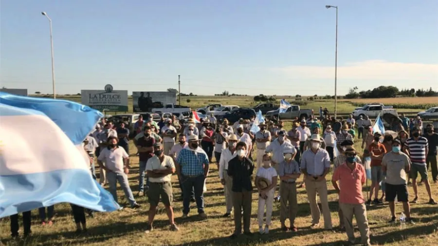La Federación de Asociaciones Rurales de Entre Ríos participó de la Asamblea de productores realizada en la rotonda de Crespo. La Federación de Asociaciones Rurales de Entre Ríos participó de la Asamblea de productores realizada en la rotonda de Crespo.