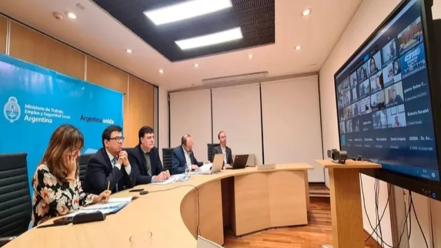 Desde septiembre el salario mínimo subirá un 7% y será de $51.200 Desde septiembre el salario mínimo subirá un 7% y será de $51.200
