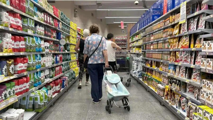 Más indigentes. El Gobierno volvió a establecer el salario mínimo en un nivel muy inferior a las necesidades básicas alimentarias. Más indigentes. El Gobierno volvió a establecer el salario mínimo en un nivel muy inferior a las necesidades básicas alimentarias.