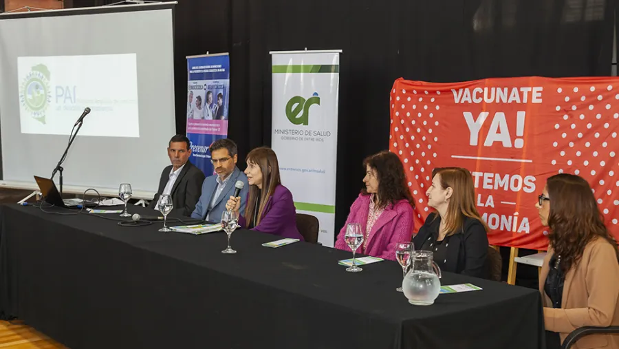 La ministra de Salud de Entre Ríos, Sonia Velázquez, disertó en el II Encuentro Provincial de Inmunizaciones. La ministra de Salud de Entre Ríos, Sonia Velázquez, disertó en el II Encuentro Provincial de Inmunizaciones.