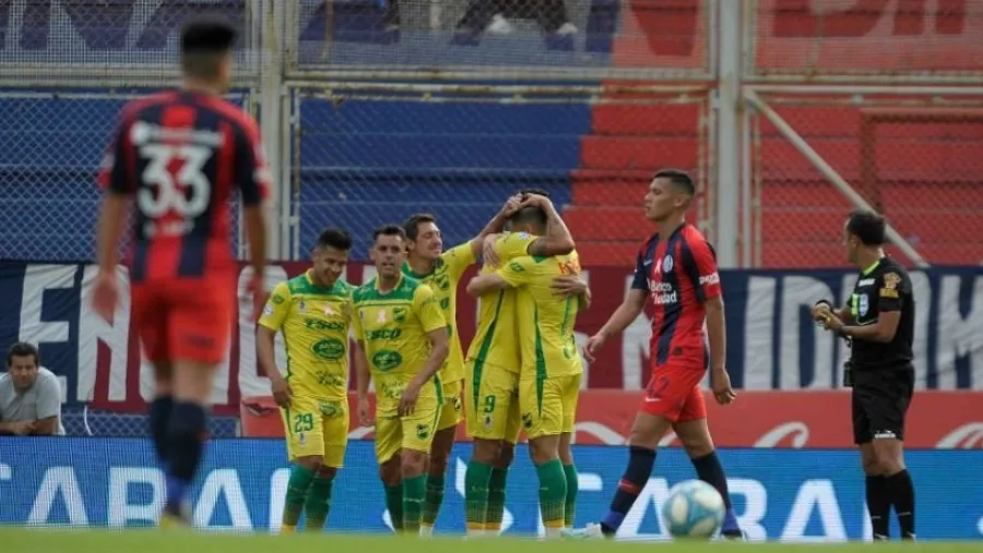 Defensa y Justicia se aprovechó de un apático San Lorenzo y dejó a Pizzi muy comprometido Defensa y Justicia se aprovechó de un apático San Lorenzo y dejó a Pizzi muy comprometido