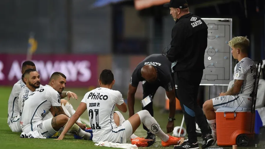 Santos Dos jugadores del Santos dieron positivo de coronavirus y encendieron las alarmas en Boca