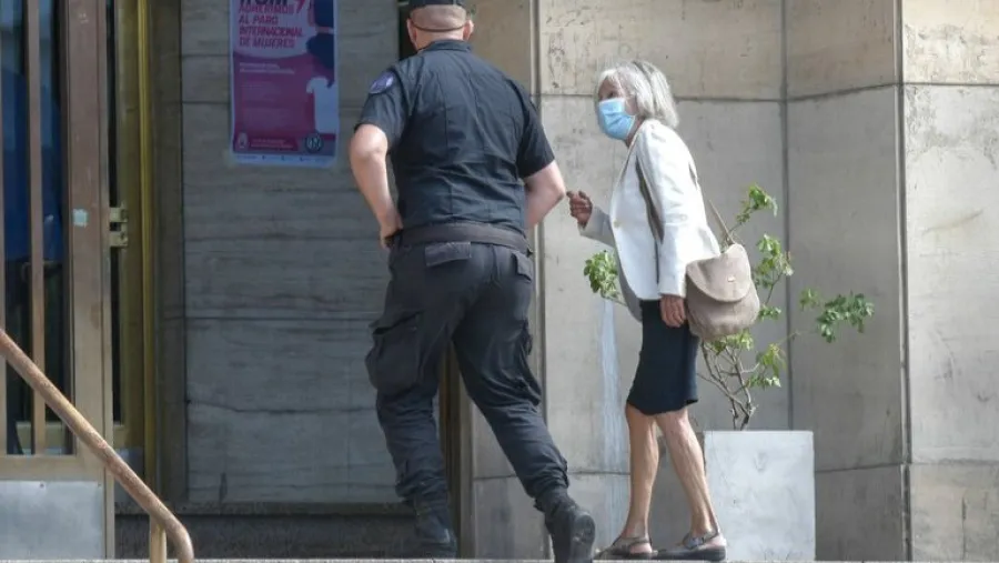 Sarlo declaró que la esposa de Kicillof le ofreció vacunarse en enero Sarlo declaró que la esposa de Kicillof le ofreció vacunarse en enero