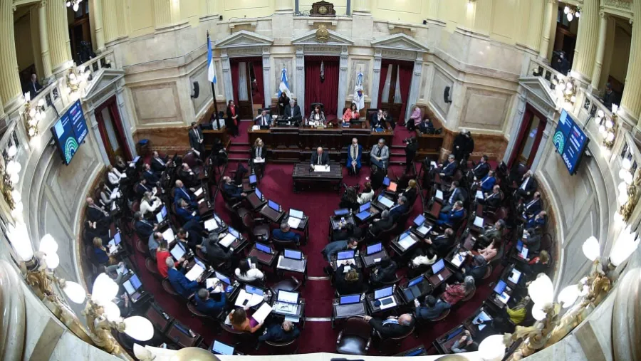 La decisión de sesionar este jueves, fue anticipada por el jefe del bloque de senadores del Frente de Todos, José Mayans. La decisión de sesionar este jueves, fue anticipada por el jefe del bloque de senadores del Frente de Todos, José Mayans.