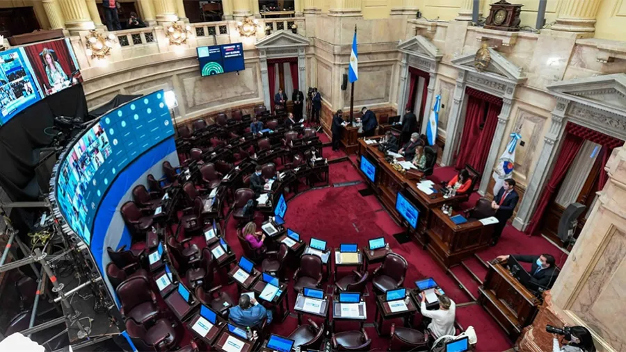 La última vez que Cafiero estuvo presente ante los integrantes de la Cámara alta fue el 7 de octubre del año pasado. La última vez que Cafiero estuvo presente ante los integrantes de la Cámara alta fue el 7 de octubre del año pasado.