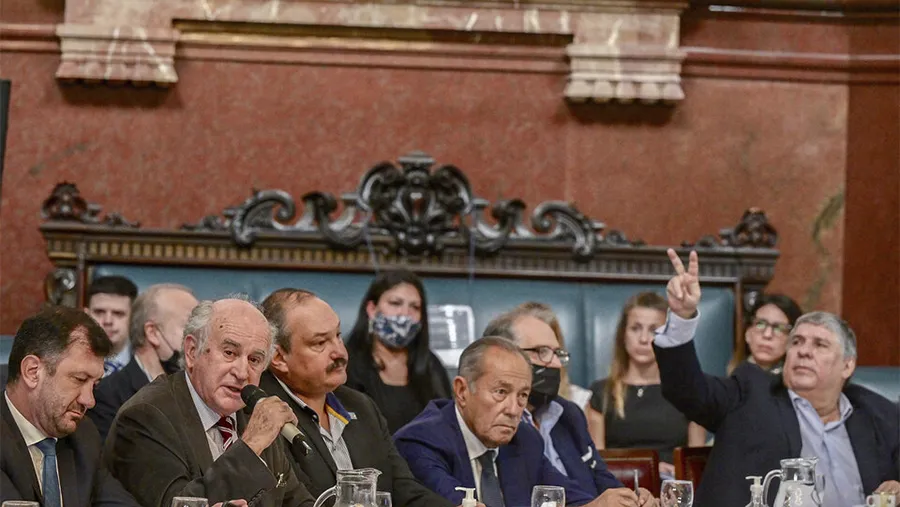 Las comisiones de Legislación General y de Presupuesto de la Cámara de Senadores se reunirá el próximo miércoles para continuar analizando la creación del Fondo Nacional para la Cancelación de la Deuda con el FMI. Las comisiones de Legislación General y de Presupuesto de la Cámara de Senadores se reunirá el próximo miércoles para continuar analizando la creación del Fondo Nacional para la Cancelación de la Deuda con el FMI.