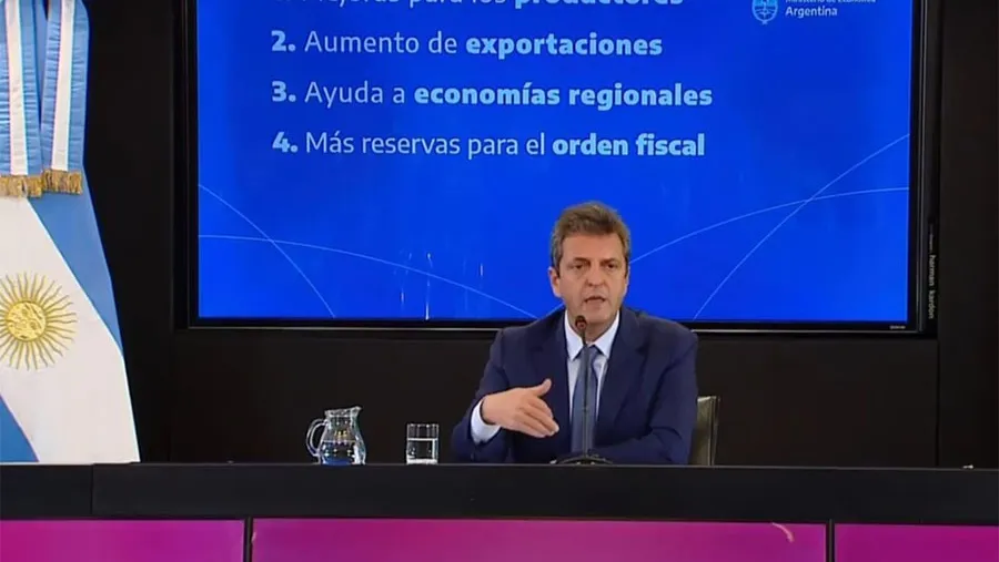 Sergio Massa anunció que El nuevo mecanismo establece que se podrá liquidar la soja a 200 pesos por dólar durante lo que resta de septiembre. Sergio Massa anunció que El nuevo mecanismo establece que se podrá liquidar la soja a 200 pesos por dólar durante lo que resta de septiembre.