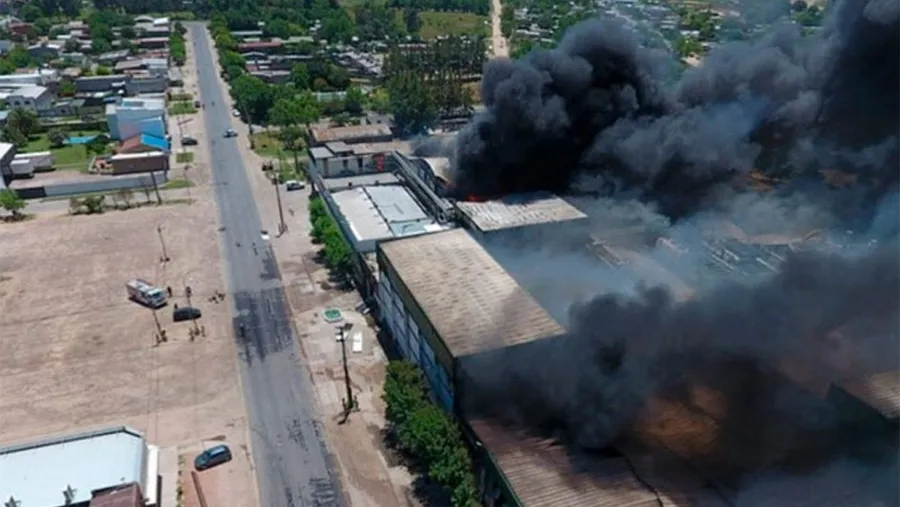 Parte de la planta de Soychú se incendió en noviembre de 2021, a pocos metros de un barrio de gran densidad de habitantes en Gualeguay. Parte de la planta de Soychú se incendió en noviembre de 2021, a pocos metros de un barrio de gran densidad de habitantes en Gualeguay.