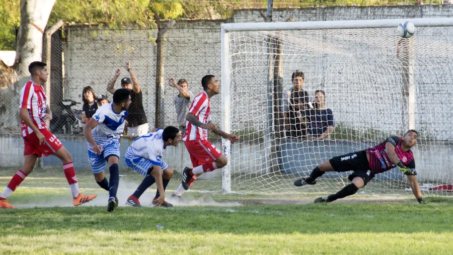 Sportivo Urquiza y Paraná animaron el único empate en el inicio de cuartos de final Sportivo Urquiza y Paraná animaron el único empate en el inicio de cuartos de final
