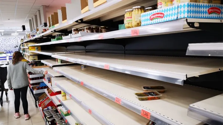 Lo hipermercados de Paraná como de muchas ciudades a lo largo y ancho del país registran largas colas como un reflejo de la alta demanda de productos de limpieza y primera necesidad. Lo hipermercados de Paraná como de muchas ciudades a lo largo y ancho del país registran largas colas como un reflejo de la alta demanda de productos de limpieza y primera necesidad.