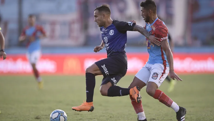 Arsenal Talleres Con dos hombres menos, Talleres rescató un punto en su visita a Sarandí