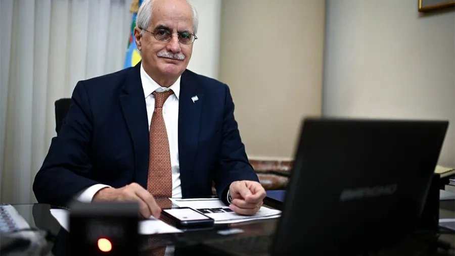 Taiana sostiene que el Estado debe tener una mayor participación en la Hidrovía. Taiana sostiene que el Estado debe tener una mayor participación en la Hidrovía.