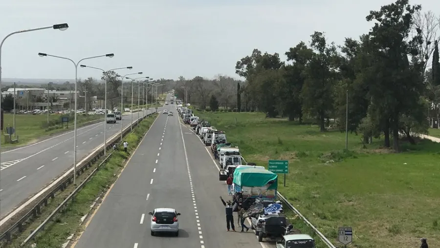 TC: los fanáticos hicieron kilómetros de cola para ver la despedida del “Gurí” Martínez TC: los fanáticos hicieron kilómetros de cola para ver la despedida del “Gurí” Martínez