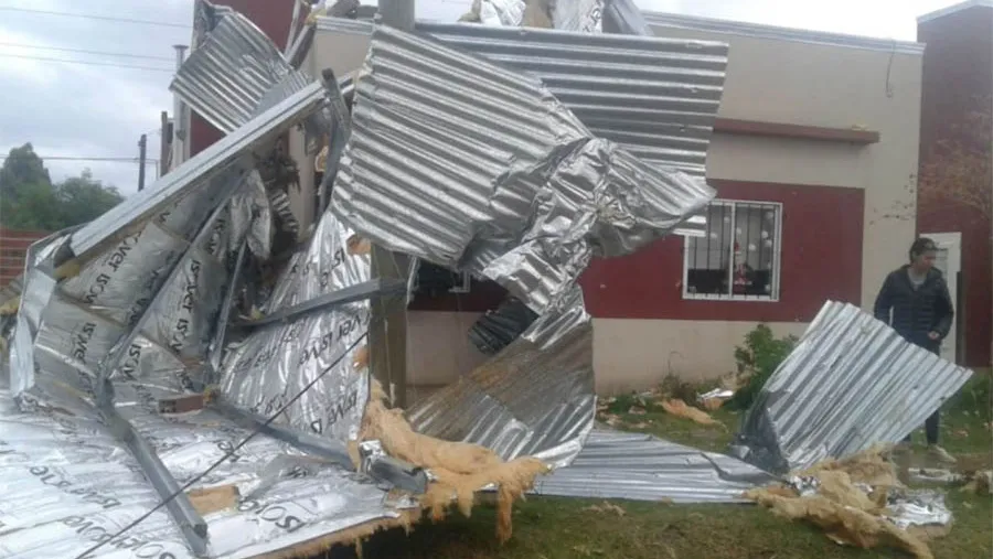 Por la tormenta la Provinicia dispuso un operativo especial entre Defensa Civil y Vialidad (foto El Once). Por la tormenta la Provinicia dispuso un operativo especial entre Defensa Civil y Vialidad (foto El Once).