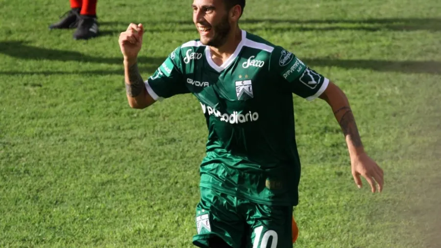 Renzo Tesuri Ferro renovó el contrato del entrerriano Renzo Tesuri y 11 jugadores más hasta fin de año