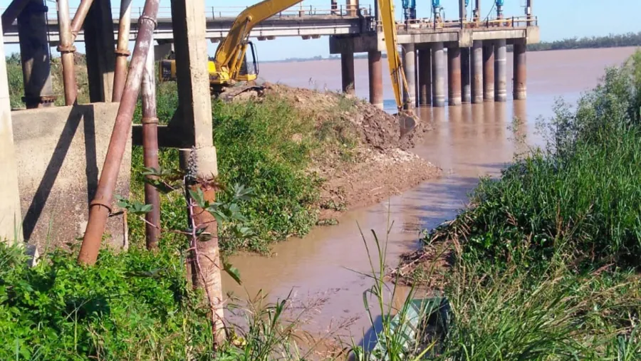 Toma de agua en Paraná. Toma de agua en Paraná.