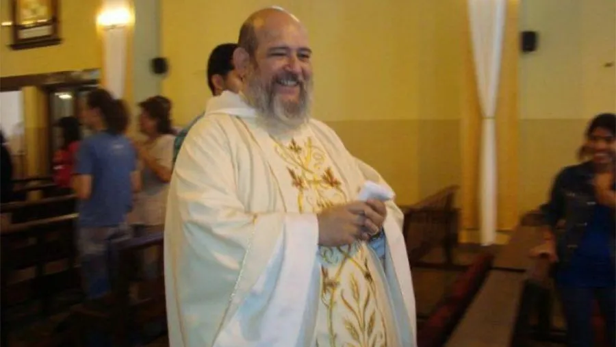 El sacerdote salteño, Agustín Rosa Torino, será juzgado en juicio oral por tres abusos sexuales cometidos en el instituto religioso de derecho diocesano Hermanos Discípulos de Jesús de San Juan Bautista que él mismo fundó en 1986. El sacerdote salteño, Agustín Rosa Torino, será juzgado en juicio oral por tres abusos sexuales cometidos en el instituto religioso de derecho diocesano Hermanos Discípulos de Jesús de San Juan Bautista que él mismo fundó en 1986.