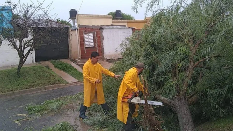 La Municipalidad asistió a familias afectadas por las intensas lluvias La Municipalidad asistió a familias afectadas por las intensas lluvias