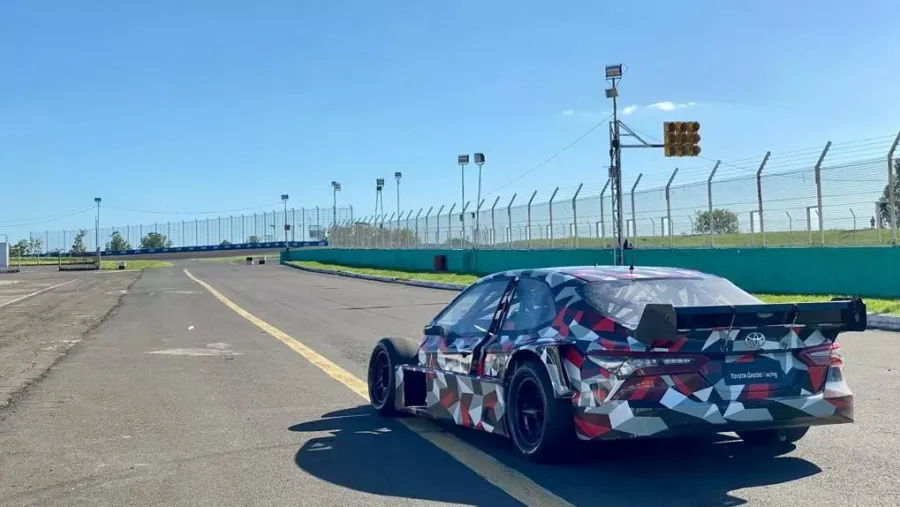 Turismo Carretera: culminaron las pruebas del Toyota Camry en Paraná Turismo Carretera: culminaron las pruebas del Toyota Camry en Paraná
