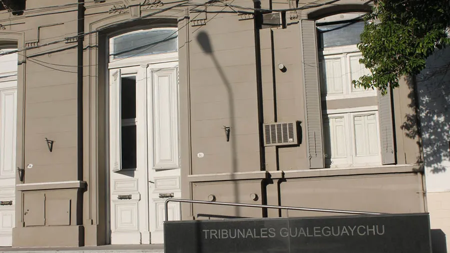 La Fiscalía de Gualeguaychú recibió una denuncia por supuesta tortura, pero su actuación deja más dudas que certezas. La Fiscalía de Gualeguaychú recibió una denuncia por supuesta tortura, pero su actuación deja más dudas que certezas.