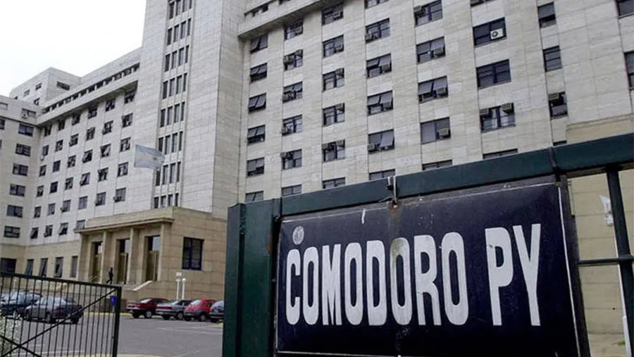 El gobierno cuestiona que el fiscal Carlos Stornelli, procesado en causas vinculada a espionaje ilegal, impulse la investigación del espionaje ilegal ordenadas en el gobierno de Mauricio Macri al que sirvió. El gobierno cuestiona que el fiscal Carlos Stornelli, procesado en causas vinculada a espionaje ilegal, impulse la investigación del espionaje ilegal ordenadas en el gobierno de Mauricio Macri al que sirvió.