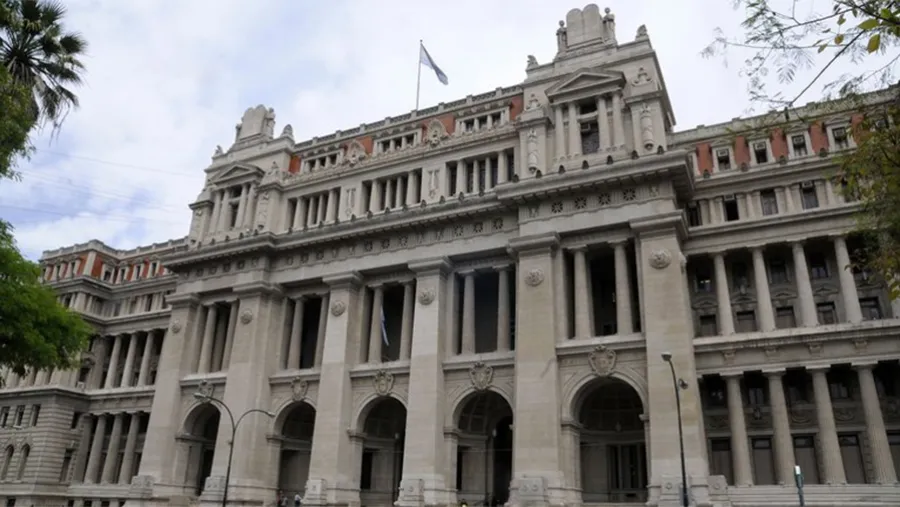 El Palacio de Tribunales. El Palacio de Tribunales.
