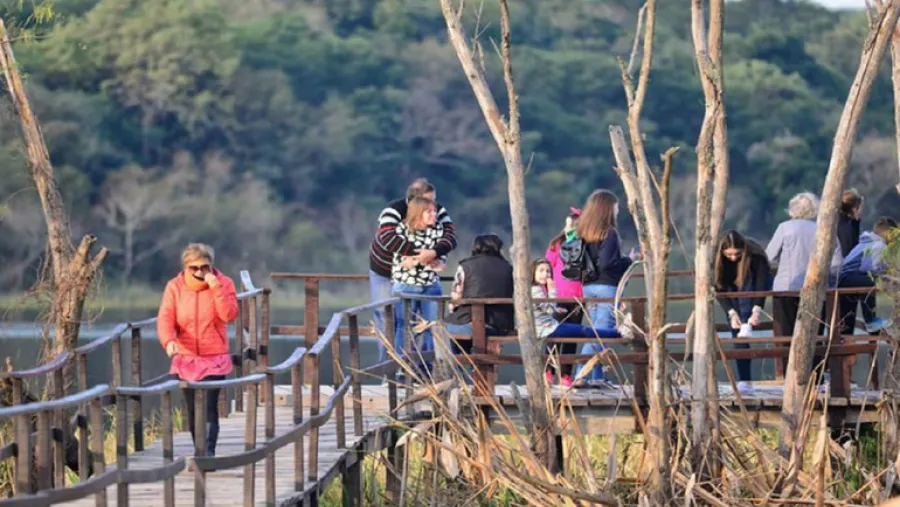El fin de semana largo marcó un nuevo récord con 4,4 millones de turistas en el país El fin de semana largo marcó un nuevo récord con 4,4 millones de turistas en el país